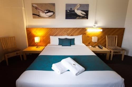 Budget Double or Twin Room with Shared Bathroom (Can be noisy as located above Hotel Bar)