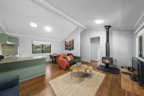 Two-Bedroom Cottage with Spa Bath