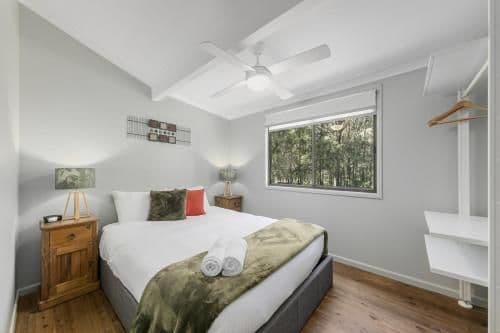 Two-Bedroom Cottage with Spa Bath