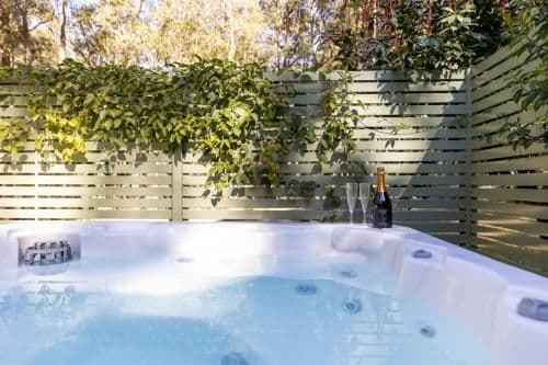 Two-Bedroom Cottage with Spa Bath