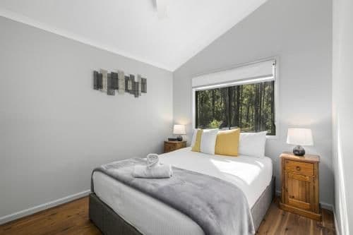 Two-Bedroom Cottage with Spa Bath