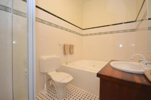 Deluxe King Spa Twin Room