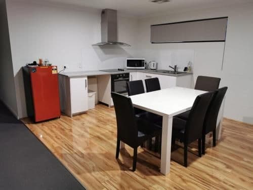 Upstairs Apartment (No Children) - Lodge 2