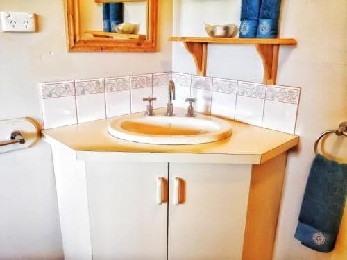 Pet Friendly - Two-Bedroom Family Cottage with Country View