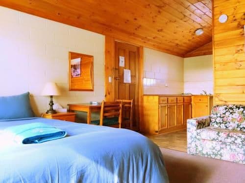 Pet Friendly - King Bed Cottage with Garden View