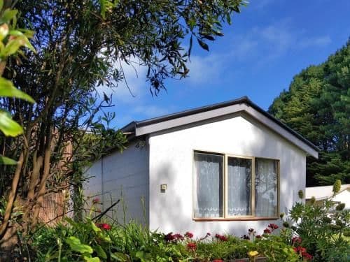 Pet Friendly - King Bed Cottage with Garden View