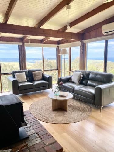 Deluxe Lake Cottage with Outdoor Spa