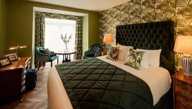 DOUBLE LUXURY