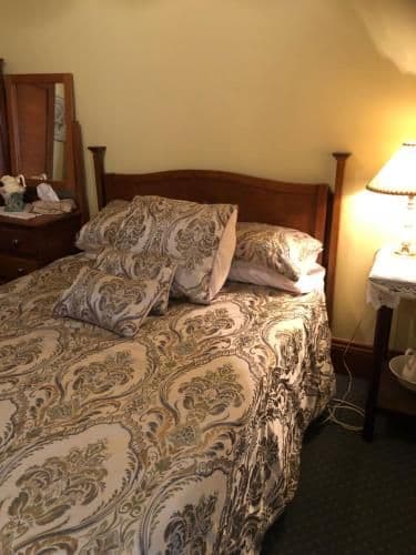 Queen Room with Shared Bathroom