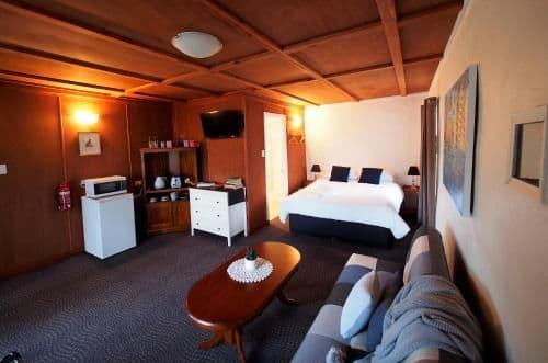 Deluxe Queen Suite