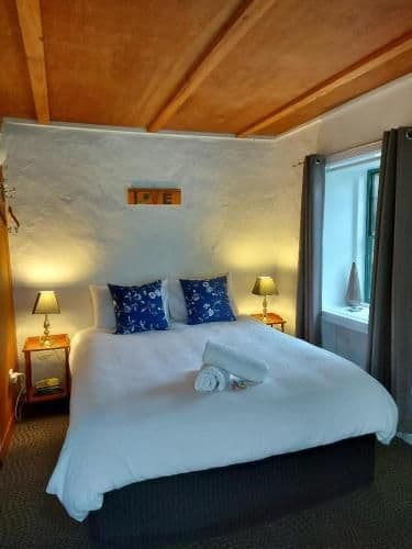 Deluxe Queen Suite