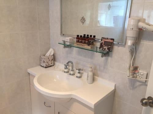 Deluxe Queen Suite