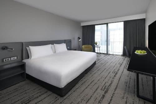 Premium River view Guest room with 1 King, Balcony