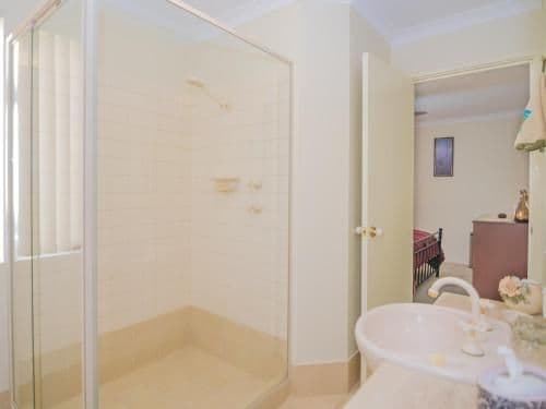 Deluxe Queen Suite