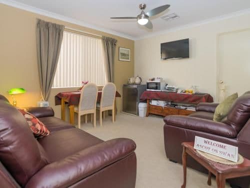 Deluxe Queen Suite