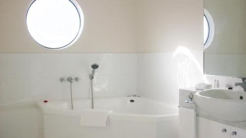 Studio with Spa Bath