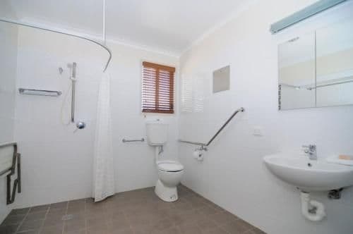 Two- Bedroom Cottage with Garden View- Disability Access