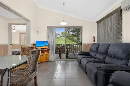 Two- Bedroom Cottage with Garden View- Disability Access