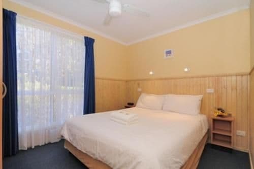 Three-Bedroom Cottage with Garden View - Spa Bath