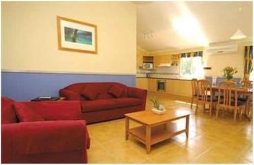 Two-Bedroom Cottage with Garden View - Spa Bath