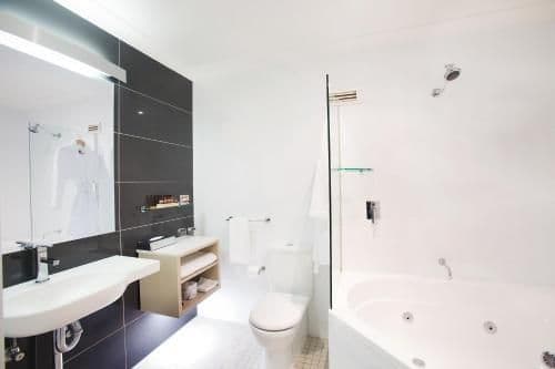 King Room with Spa Bath