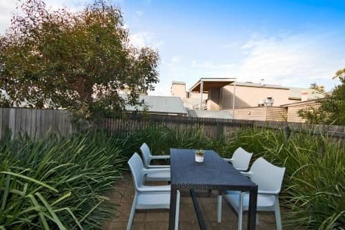 Deluxe Studio with Courtyard 