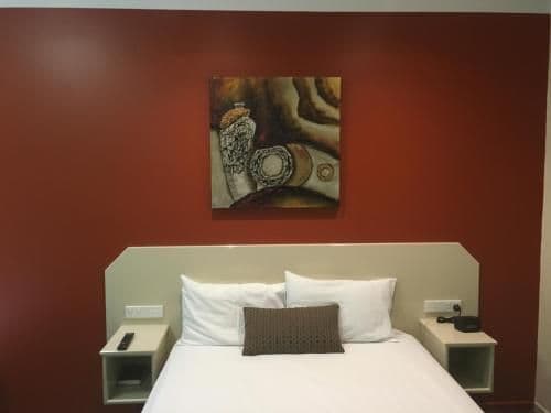 Business Queen Room