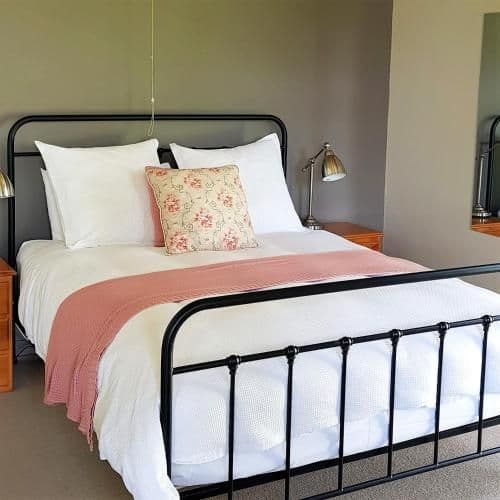 One-Bedroom Cottage with Spa Bath