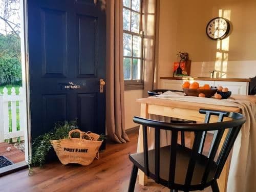 One-Bedroom Cottage with Spa Bath