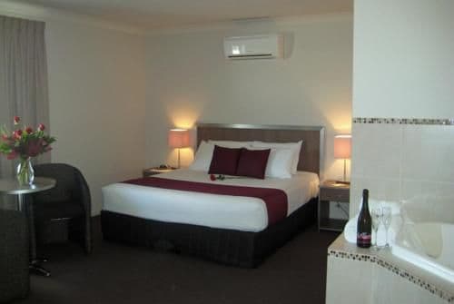 Executive King Room with Spa Bath