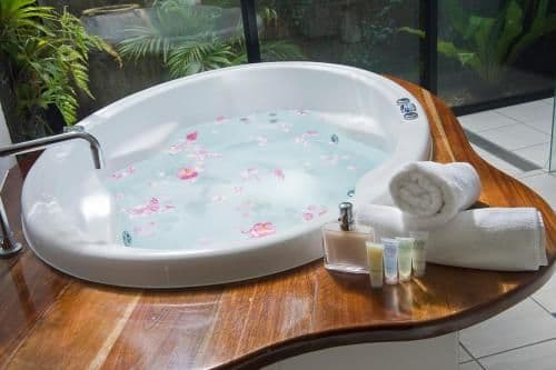 Cottage with Spa Bath