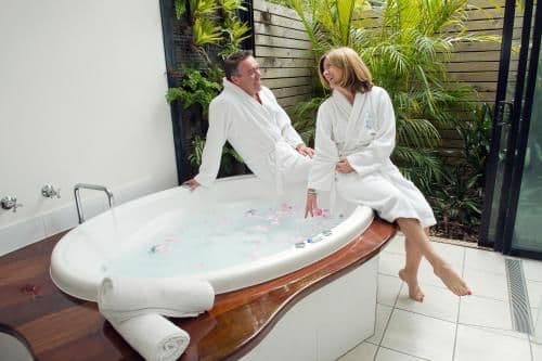 Cottage with Spa Bath