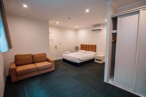 Deluxe Queen Room