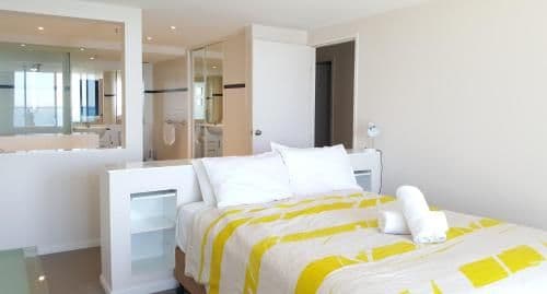 Deluxe Two-Bedroom Apartment with Ocean View