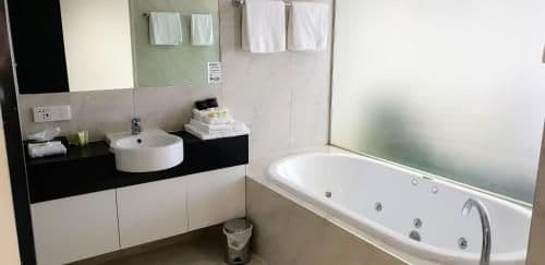 Suite with Spa Bath