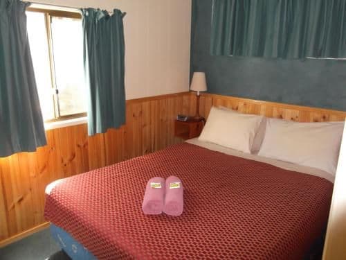 One-Bedroom Cabin with Spa Bath