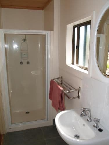 Deluxe One-Bedroom Cabin