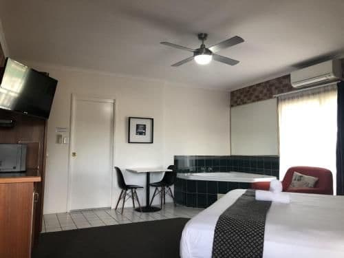 Executive Suite with Spa Bath