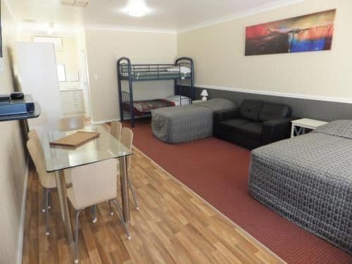 Holiday Unit 5 Berth
