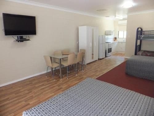 Holiday Unit 5 Berth