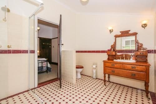 The Autumn Queen Suite