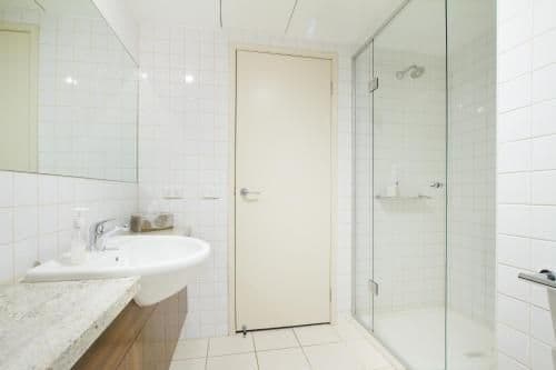 Deluxe Two-Bedroom Two-Bathroom Apartment
