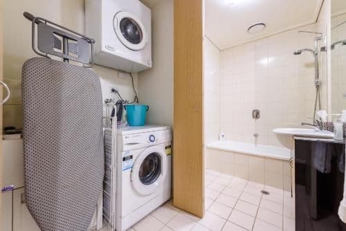Deluxe Three-Bedroom Two Bathroom Apartment