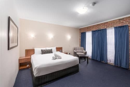 Deluxe Suite with Spa Bath