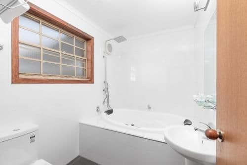 Deluxe Suite with Spa Bath