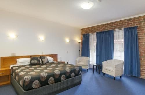 Deluxe Suite with Spa Bath