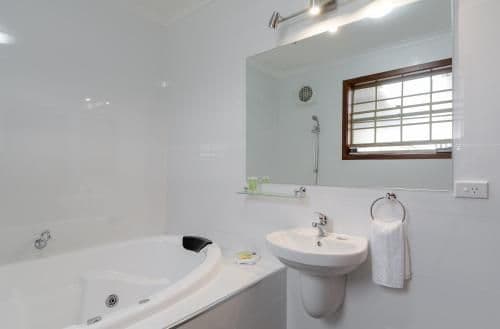 Deluxe Suite with Spa Bath