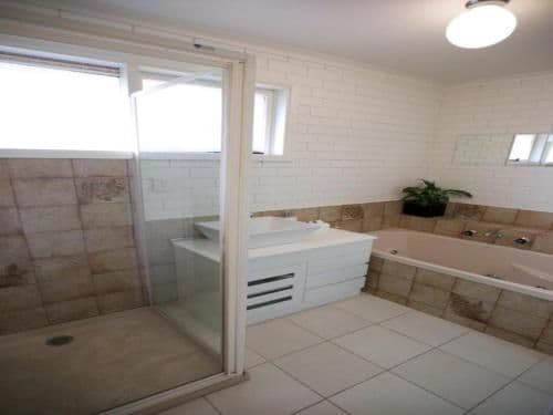 Deluxe Two-Bedroom Apartment (2)