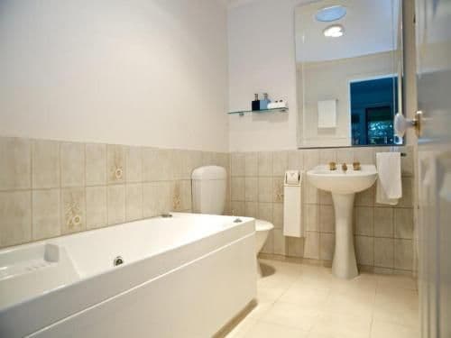 One-Bedroom Apartment (3)