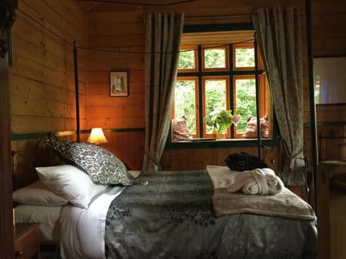One-Bedroom Cottage with Spa Bath